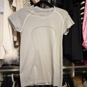 Swiftly Tech Short-Sleeve Shirt 2.0
Hip Length